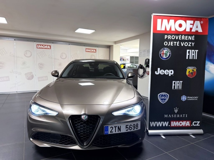 Alfa Romeo Giulia 2.2 JTD 150k AT8 ZF Super