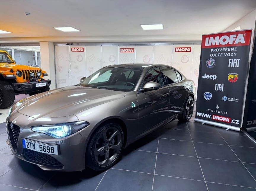 Alfa Romeo Giulia 2.2 JTD 150k AT8 ZF Super