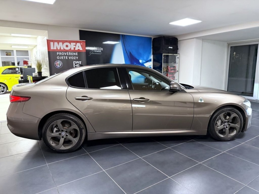 Alfa Romeo Giulia 2.2 JTD 150k AT8 ZF Super