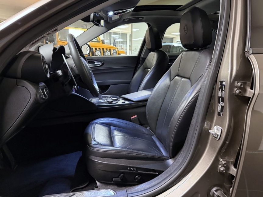 Alfa Romeo Giulia 2.2 JTD 150k AT8 ZF Super