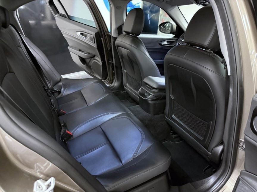 Alfa Romeo Giulia 2.2 JTD 150k AT8 ZF Super