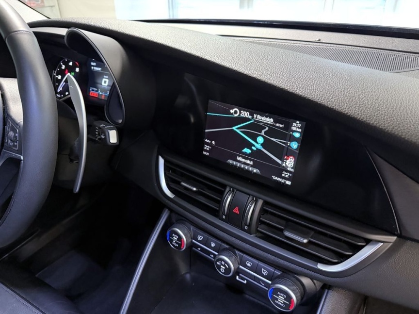 Alfa Romeo Giulia 2.2 JTD 180k AT8 ZF Super