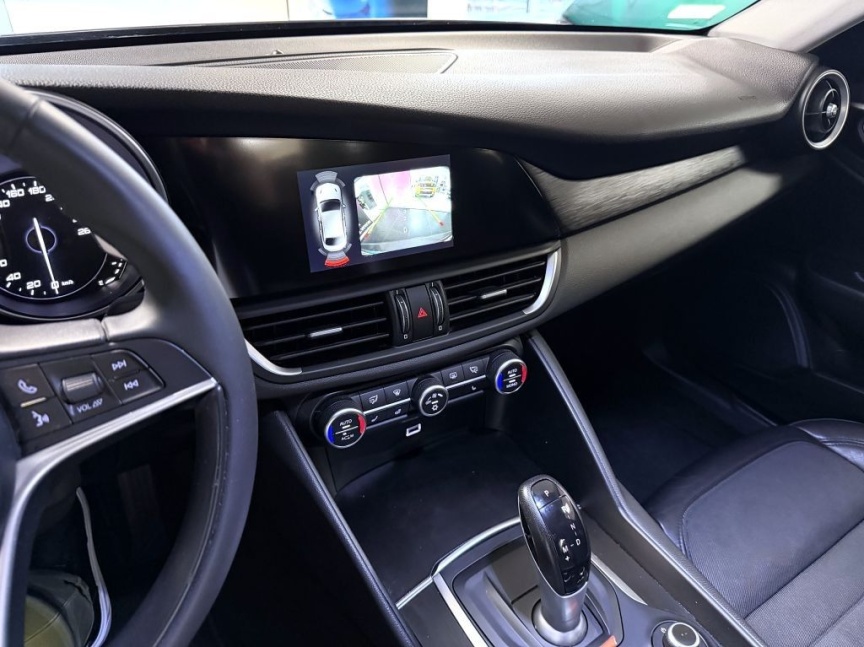 Alfa Romeo Giulia 2.2 JTD 180k AT8 ZF Super