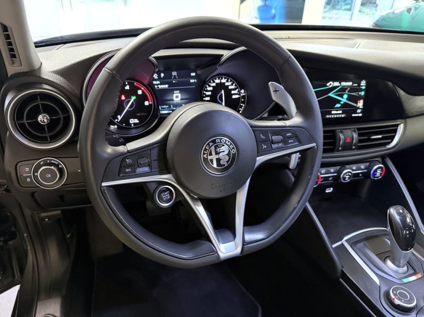 Alfa Romeo Giulia 2.2 JTD 180k AT8 ZF Super