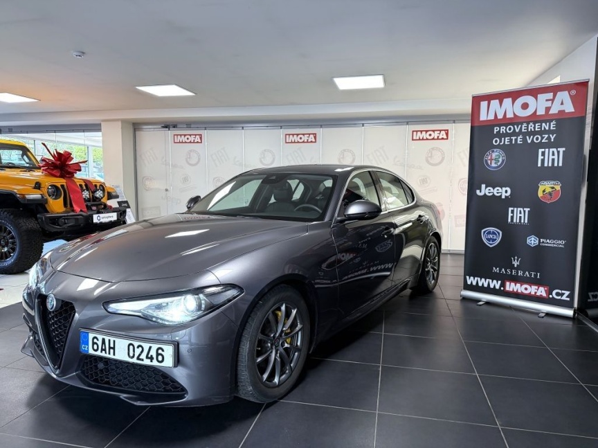 Alfa Romeo Giulia 2.2 JTD 180k AT8 ZF Super