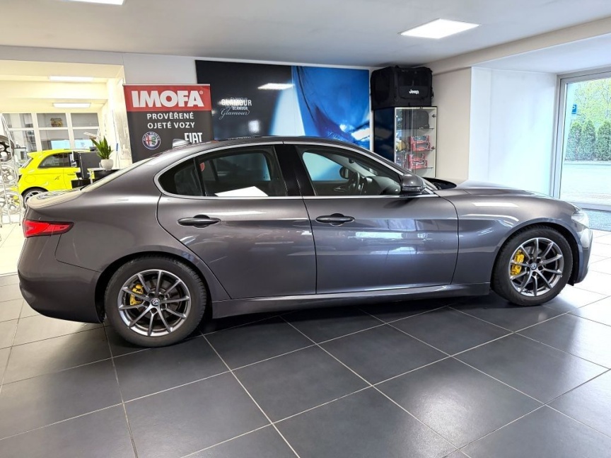 Alfa Romeo Giulia 2.2 JTD 180k AT8 ZF Super