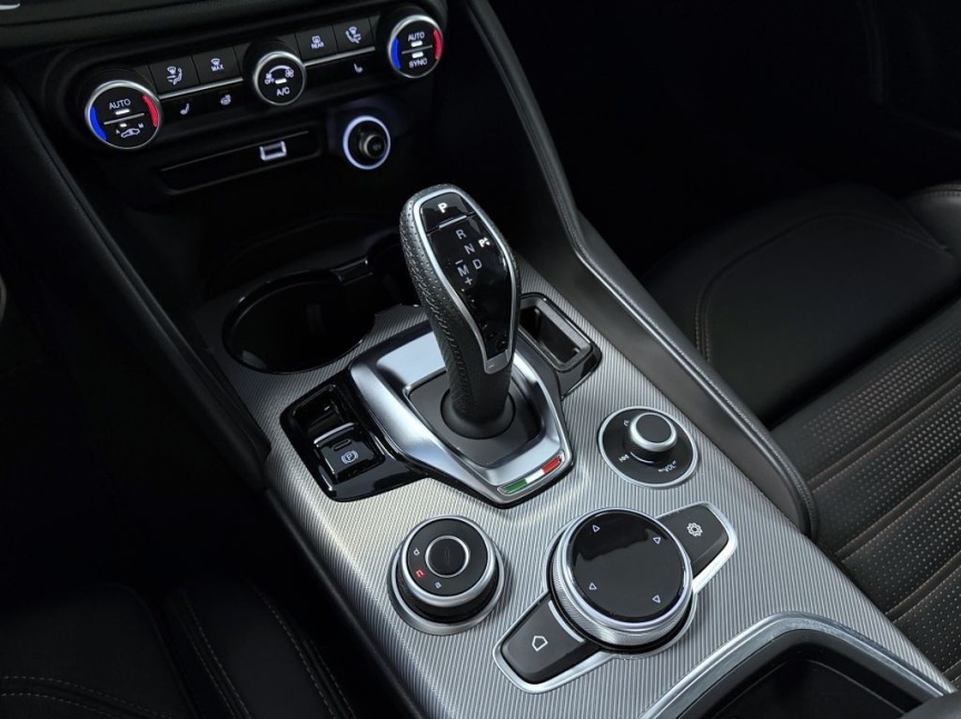 Alfa Romeo Giulia 2.2 JTD 210k AT8 ZF Q4 4x4 Intensa