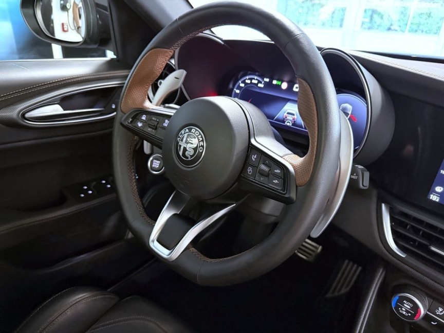 Alfa Romeo Giulia 2.2 JTD 210k AT8 ZF Q4 4x4 Intensa