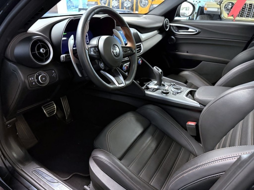 Alfa Romeo Giulia 2.2 JTD 210k AT8 ZF Q4 4x4 Intensa