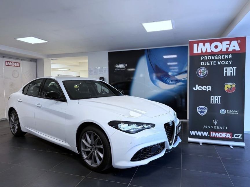 Alfa Romeo Giulia 2.2 JTDm 210k AT8 ZF Q4 4x4 Sprint (VELOCE PACK)