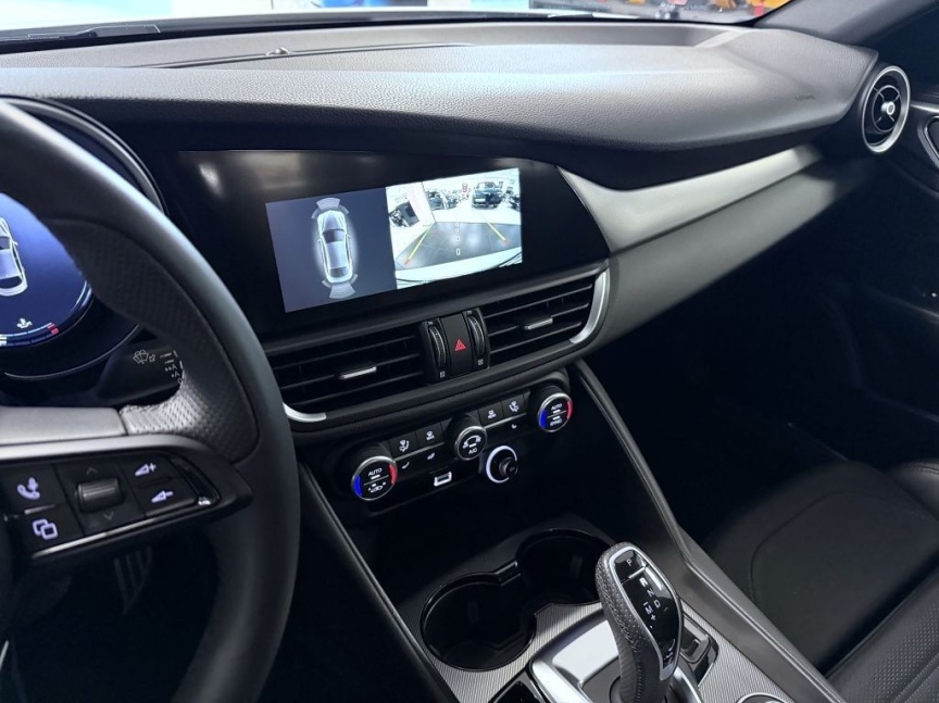 Alfa Romeo Giulia 2.2 JTDm 210k AT8 ZF Q4 4x4 Sprint (VELOCE PACK)