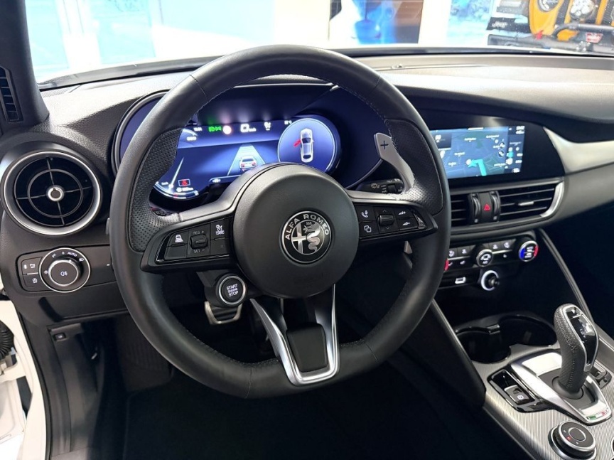 Alfa Romeo Giulia 2.2 JTDm 210k AT8 ZF Q4 4x4 Sprint (VELOCE PACK)