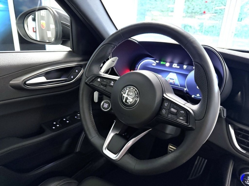 Alfa Romeo Giulia 2.2 JTDm 210k AT8 ZF Q4 4x4 Sprint (VELOCE PACK)