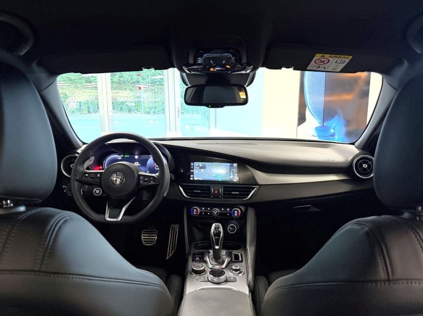 Alfa Romeo Giulia 2.2 JTDm 210k AT8 ZF Q4 4x4 Sprint (VELOCE PACK)