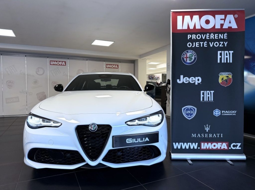 Alfa Romeo Giulia 2.2 JTDm 210k AT8 ZF Q4 4x4 Sprint (VELOCE PACK)