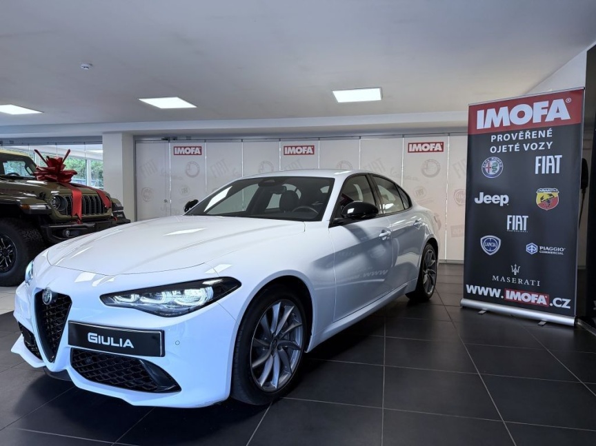 Alfa Romeo Giulia 2.2 JTDm 210k AT8 ZF Q4 4x4 Sprint (VELOCE PACK)