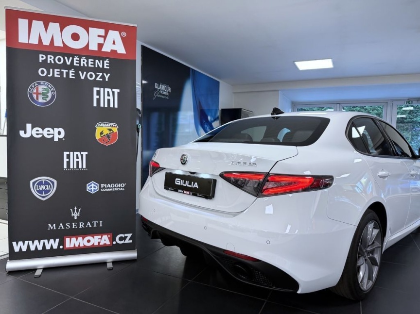 Alfa Romeo Giulia 2.2 JTDm 210k AT8 ZF Q4 4x4 Sprint (VELOCE PACK)