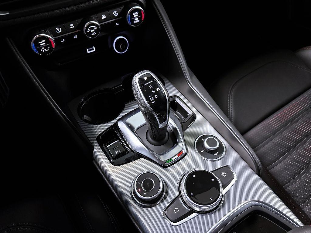 Alfa Romeo Giulia 2.2 JTDm 210k AT8 ZF Q4 4x4 Tributo *425*