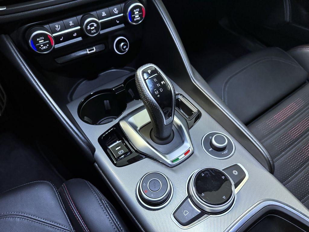 Alfa Romeo Giulia 2.2 JTDm 210k AT8 ZF Q4 4x4 Tributo, reg. 04/2024