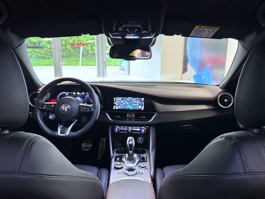 Alfa Romeo Giulia 2.2 JTDm 210k AT8 ZF Q4 4x4 Tributo, reg. 04/2024
