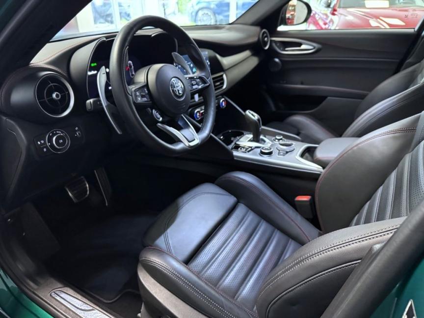 Alfa Romeo Giulia 2.2 JTDm 210k AT8 ZF Q4 4x4 Tributo