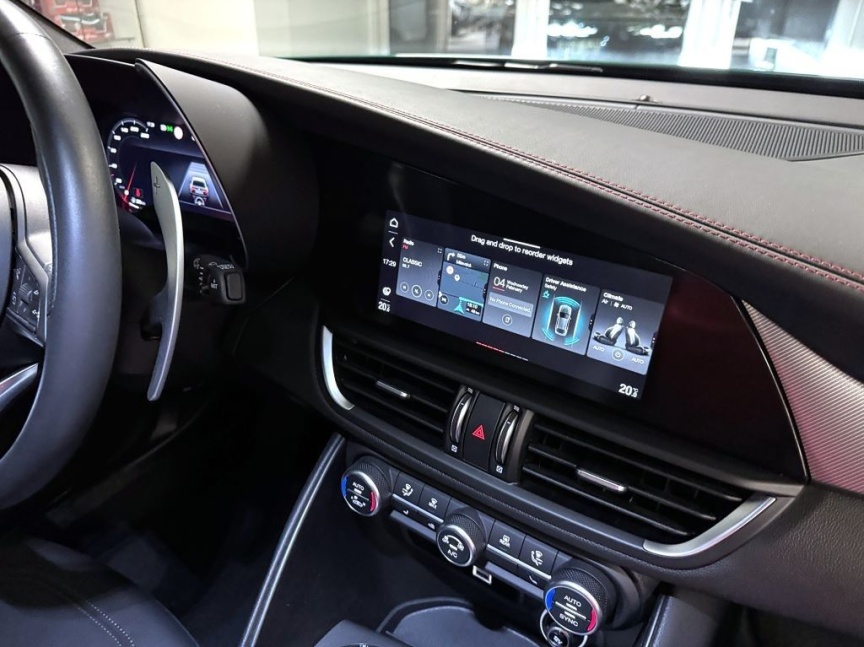 Alfa Romeo Giulia 2.2 JTDm 210k AT8 ZF Q4 4x4 Tributo