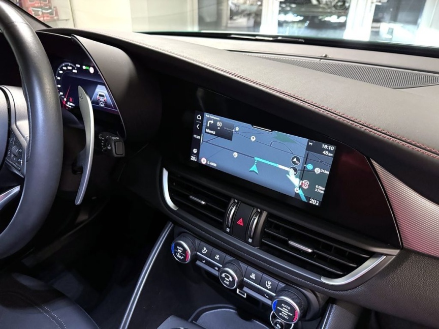 Alfa Romeo Giulia 2.2 JTDm 210k AT8 ZF Q4 4x4 Tributo