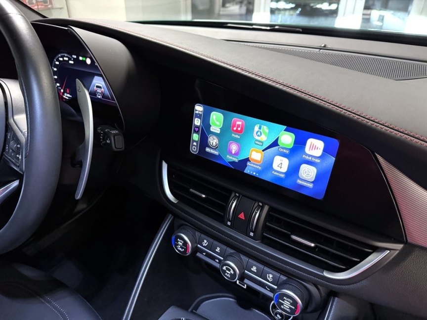 Alfa Romeo Giulia 2.2 JTDm 210k AT8 ZF Q4 4x4 Tributo