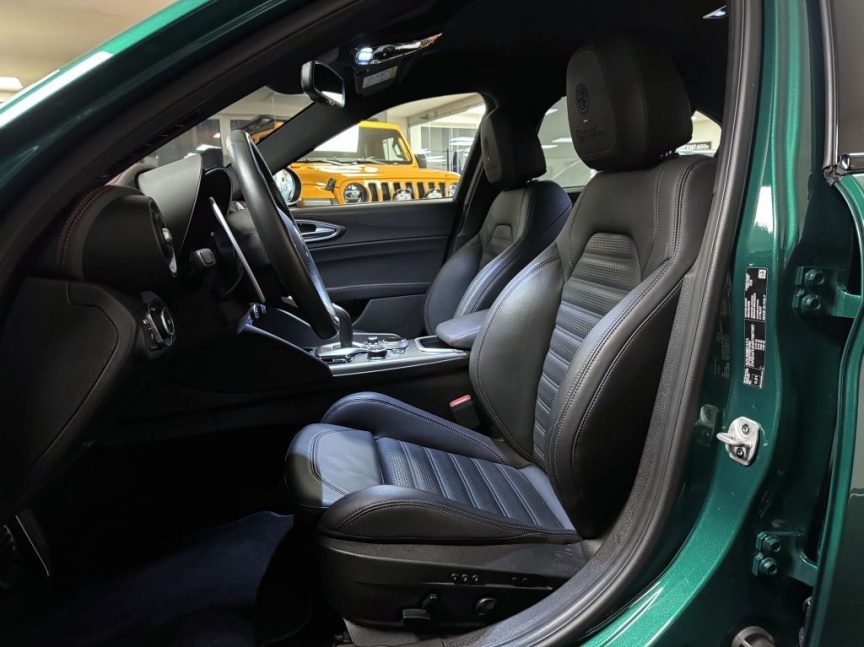 Alfa Romeo Giulia 2.2 JTDm 210k AT8 ZF Q4 4x4 Tributo