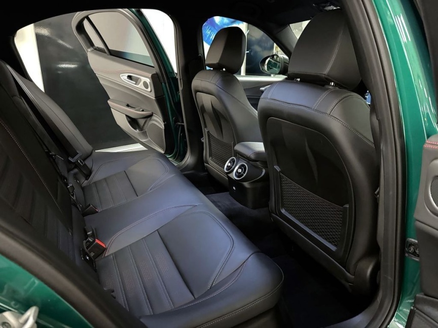 Alfa Romeo Giulia 2.2 JTDm 210k AT8 ZF Q4 4x4 Tributo