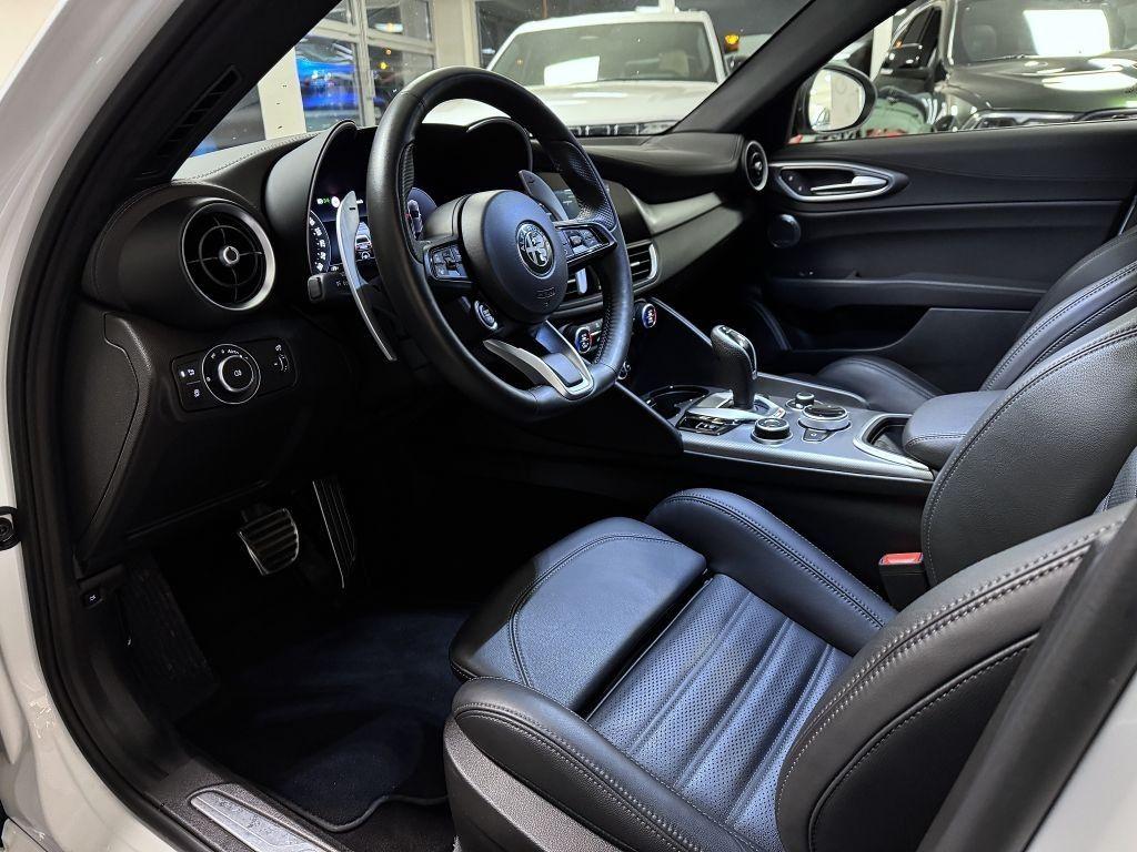 Alfa Romeo Giulia 2.2 JTDm 210k AT8 ZF Q4 4x4 Veloce, reg. 01/2024