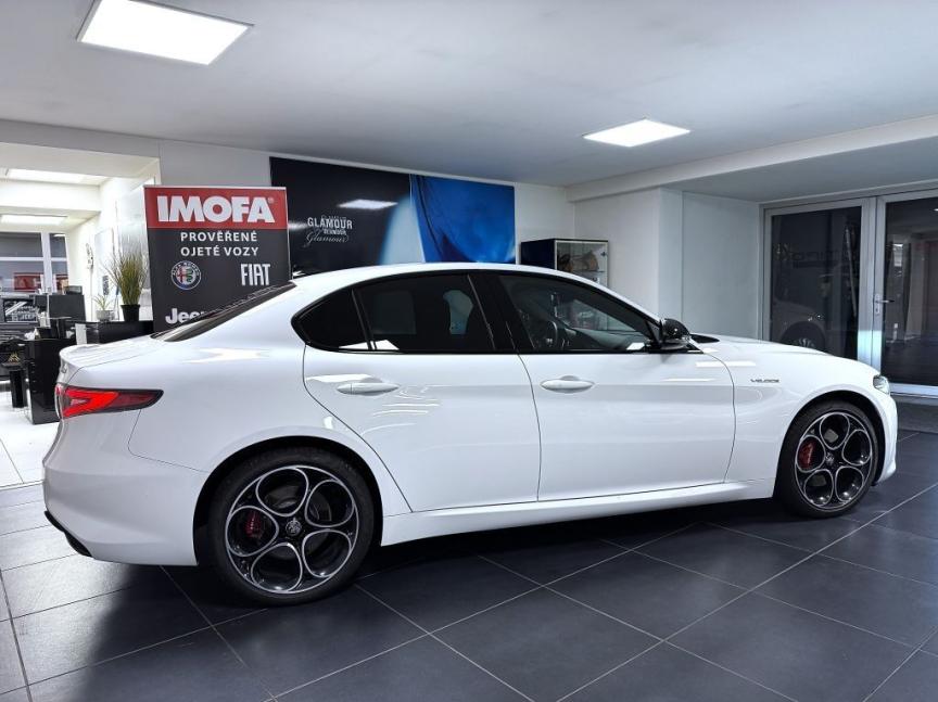 Alfa Romeo Giulia 2.2 JTDm 210k AT8 ZF Q4 4x4 Veloce