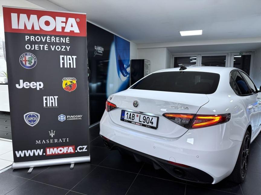 Alfa Romeo Giulia 2.2 JTDm 210k AT8 ZF Q4 4x4 Veloce