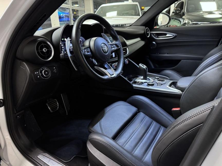 Alfa Romeo Giulia 2.2 JTDm 210k AT8 ZF Q4 4x4 Veloce