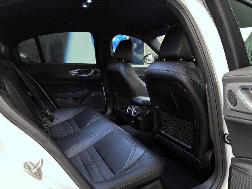 Alfa Romeo Giulia 2.2 JTDm 210k AT8 ZF Q4 4x4 Veloce