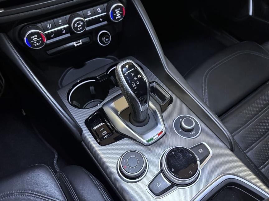 Alfa Romeo Giulia 2.2 JTDm 210k AT8 ZF Q4 4x4 Veloce