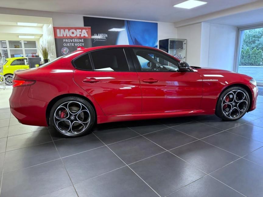 Alfa Romeo Giulia 2.2 JTDm 210k AT8 ZF Q4 4x4 Veloce