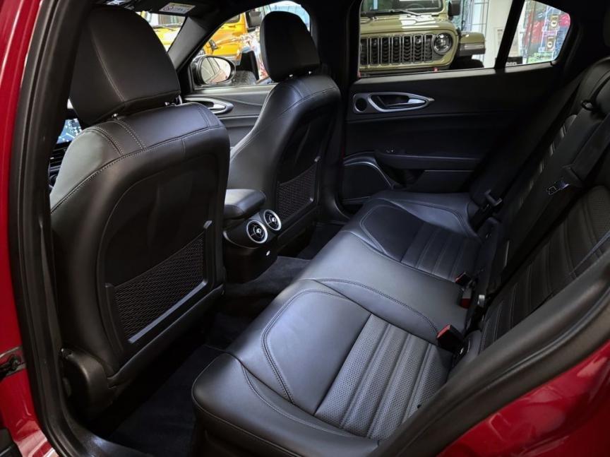 Alfa Romeo Giulia 2.2 JTDm 210k AT8 ZF Q4 4x4 Veloce