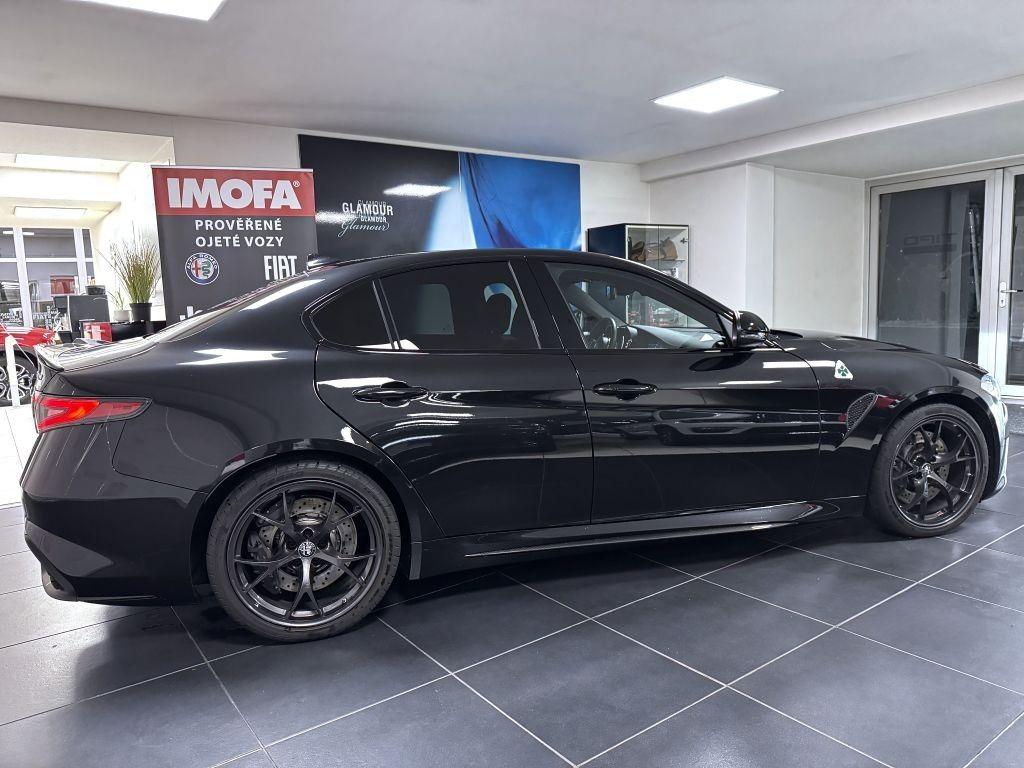 Alfa Romeo Giulia 2.9 V6 BiTurbo 510k AT8 ZF QV reg: 08/2022