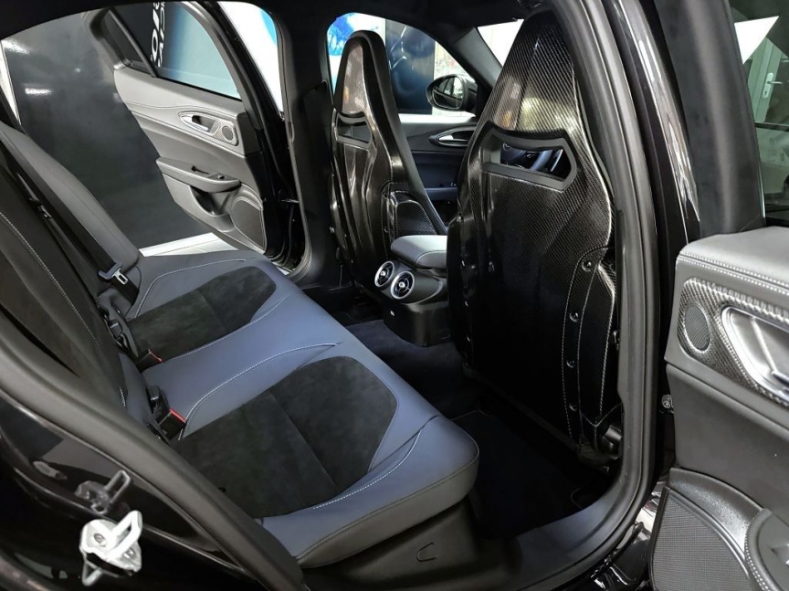 Alfa Romeo Giulia 2.9 V6 BiTurbo 520k QV Carbon Edition *302*