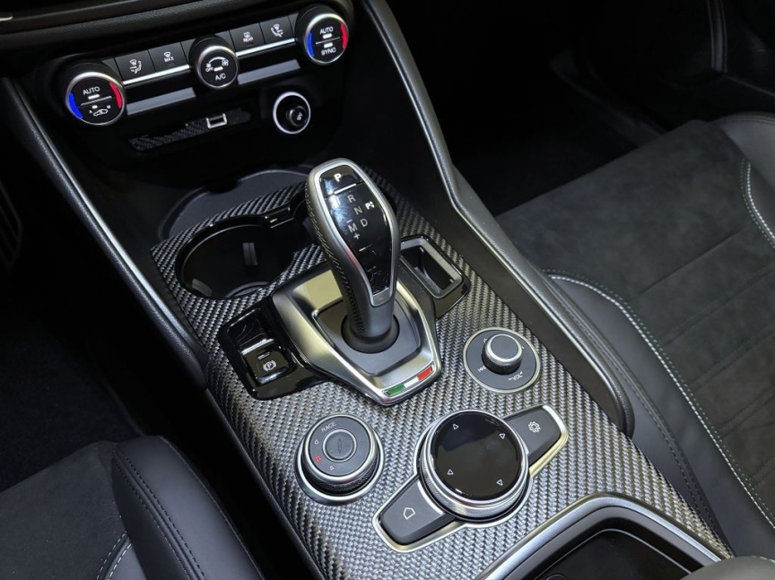 Alfa Romeo Giulia 2.9 V6 BiTurbo 520k QV Carbon Edition *302*