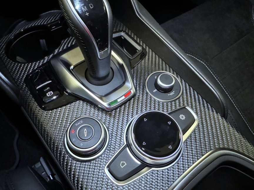 Alfa Romeo Giulia 2.9 V6 BiTurbo 520k QV Carbon Edition *302*