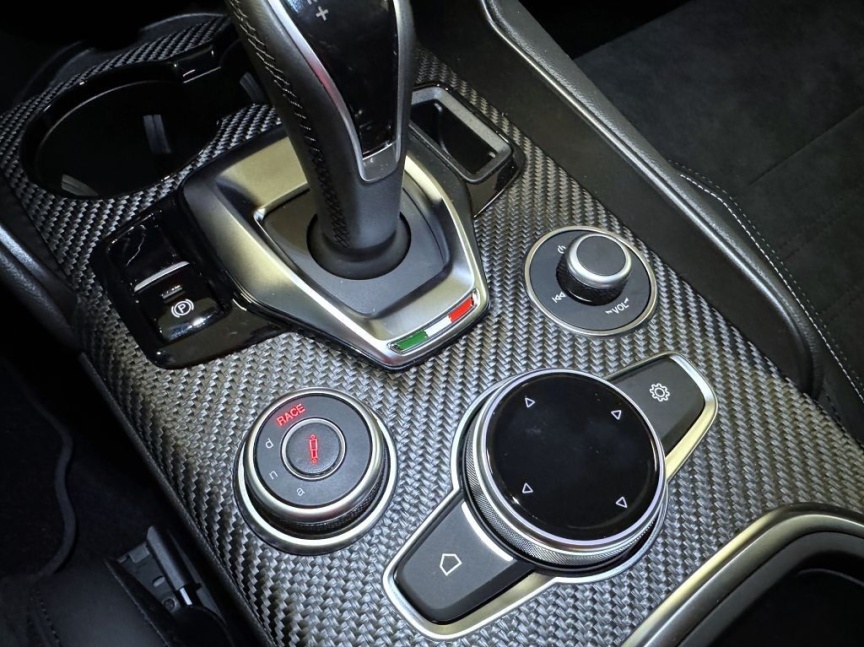 Alfa Romeo Giulia 2.9 V6 BiTurbo 520k QV Carbon Edition *302*