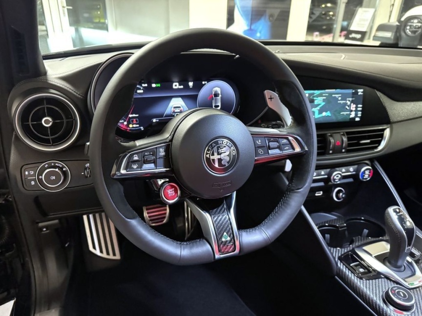 Alfa Romeo Giulia 2.9 V6 BiTurbo 520k QV Carbon Edition *302*