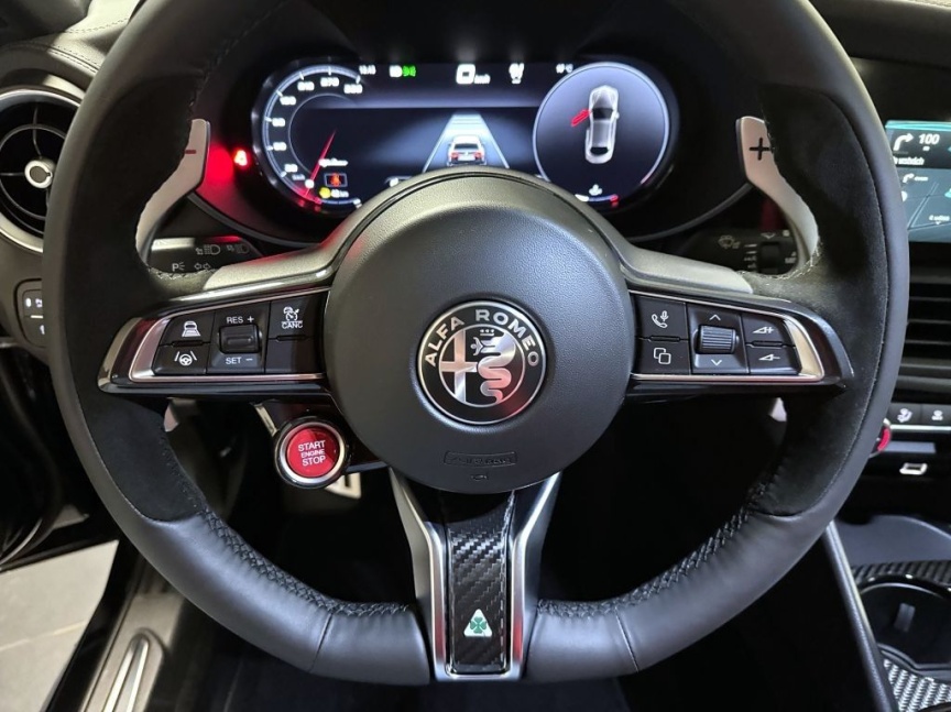 Alfa Romeo Giulia 2.9 V6 BiTurbo 520k QV Carbon Edition *302*