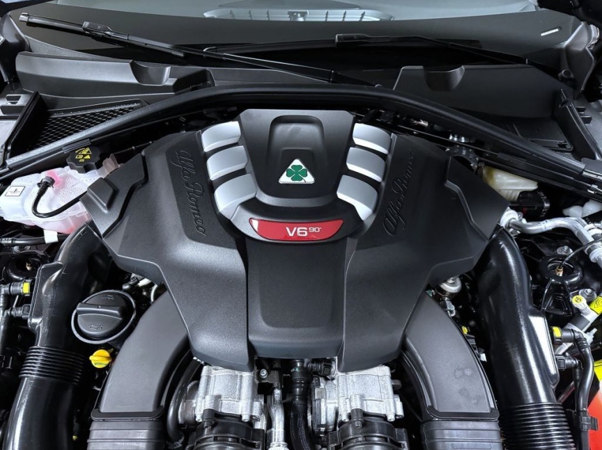 Alfa Romeo Giulia 2.9 V6 BiTurbo 520k QV Carbon Edition *302*