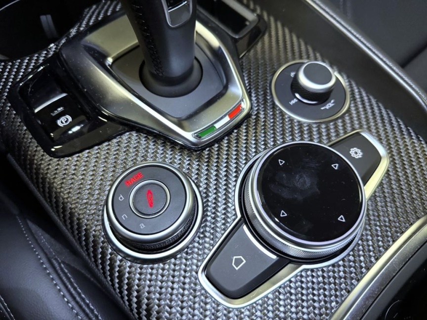 Alfa Romeo Giulia 2.9 V6 BiTurbo 520k QV Carbon Edition *494*