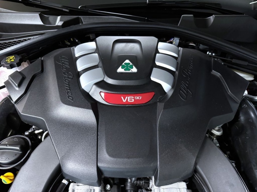 Alfa Romeo Giulia 2.9 V6 BiTurbo 520k QV Carbon Edition *582*