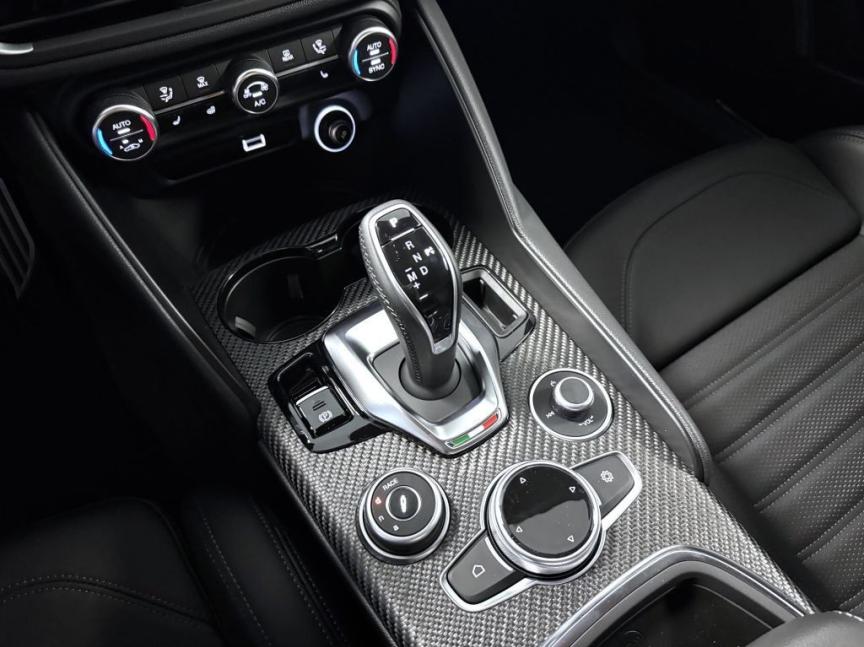 Alfa Romeo Giulia 2.9 V6 BiTurbo 520k QV Carbon Edition *892*
