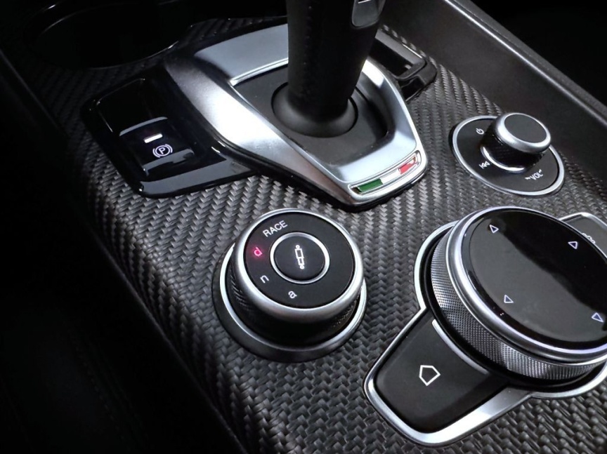 Alfa Romeo Giulia 2.9 V6 BiTurbo 520k QV Carbon Edition III *939*